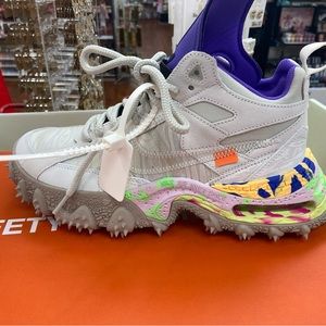 Size 8.5 in men 10 in women